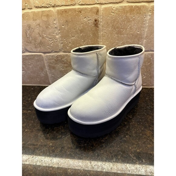 UGG Women's Classic Mini Warm-Lined Platform Booties White Size 10 EUC - Picture 3 of 10